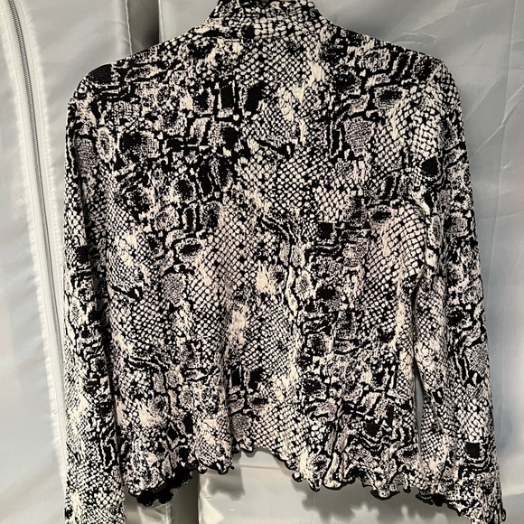 Snake print sweater jacket. - Picture 3 of 3